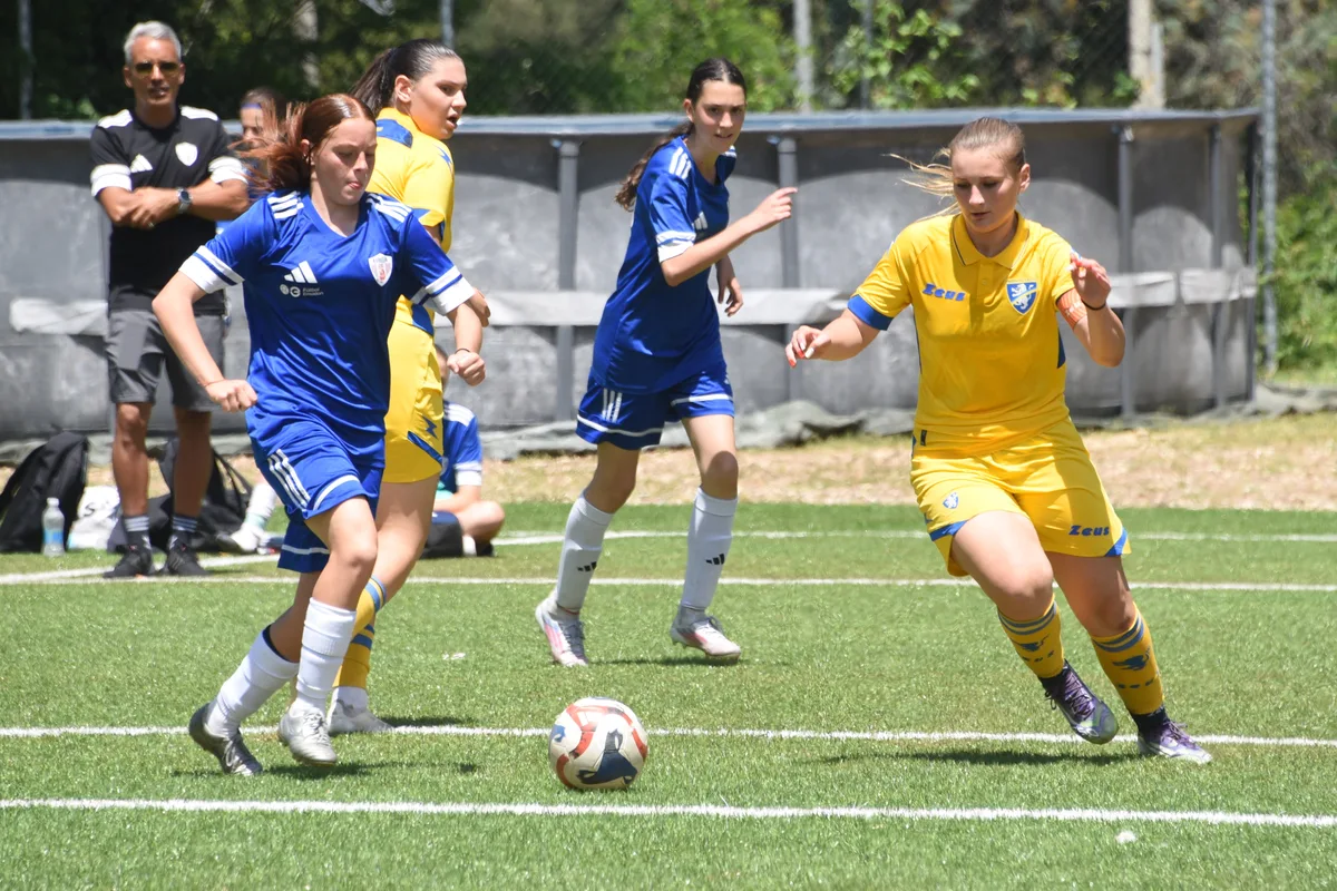 Pubertà e crescita nel calcio femminile: come cambia l’allenamento durante l’adolescenza